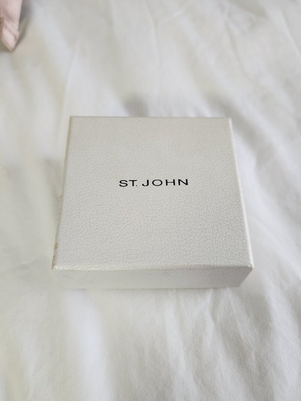 St. John Tortoise Resin Hexagon Bangle Bracelet Brown Acrylic w/ Box New - Picture 3 of 6